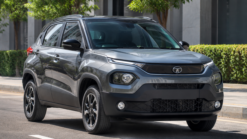 Tata Punch mileage जानने से पहले SUV का फ्रंट एंगल फोटो देखे।
